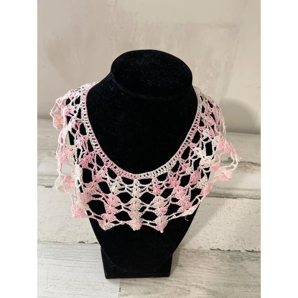 Pink and white crocheted collar with tiny pearls around the edges - Picture 1 of 6